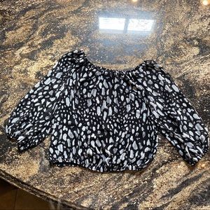 VINCE CAMUTO OFF THE SHOULDER BLOUSE